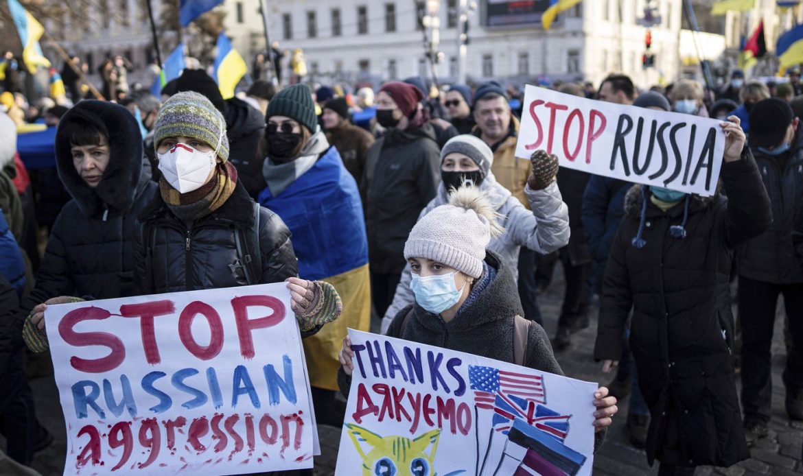 یوکرین پر حملے کےخلاف روس بھر میں مظاہرے، سینکڑوں افراد گرفتار