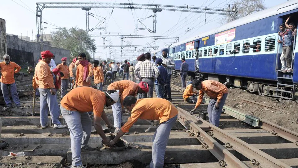 ریلوے بورڈ کی ہدایات: ملازمین پر ہورہاہے67 فیصد خرچ،’ غیرضروری‘ آسامیاں ختم کرنے کی تیاری